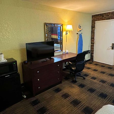 Travelodge By Wyndham Airport Platte City Exterior foto